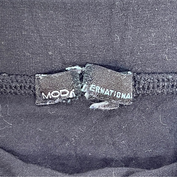 Victoria’s Secret Moda International Black Mini skirt size Xs - Picture 3 of 3